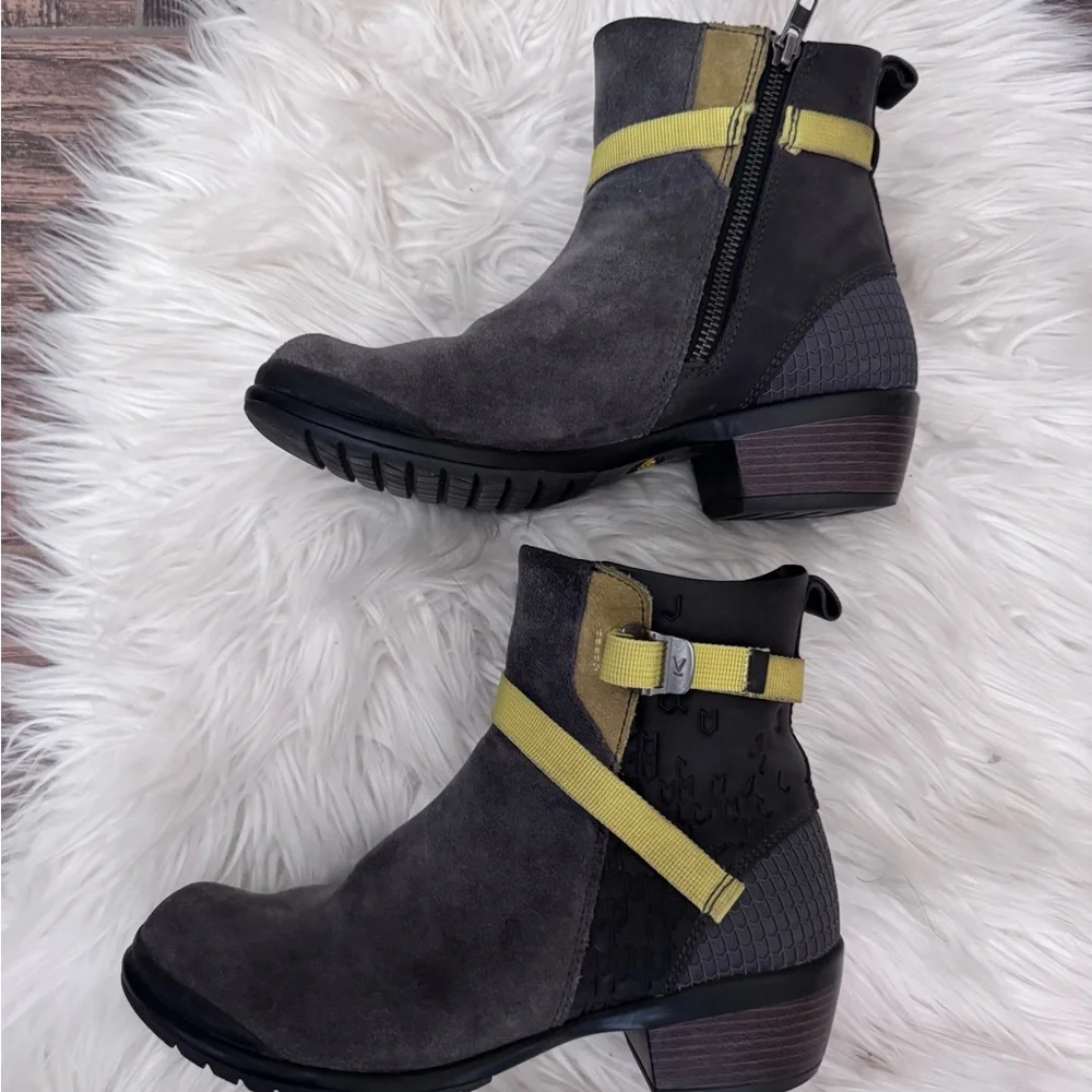 Keen‎ Morrison Mid Boot Comfort Gray Leather Booties Women’s 7 Sleek Durable